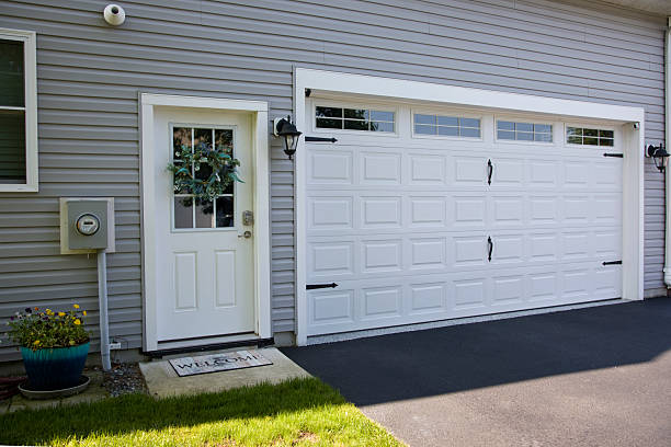 24/7 Emergency Garage Door Panel Replacement experts in Eminence, KY